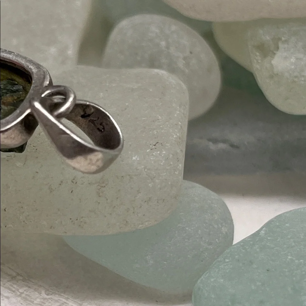 Raw MOLDAVITE Pendant - Picture 7 of 7